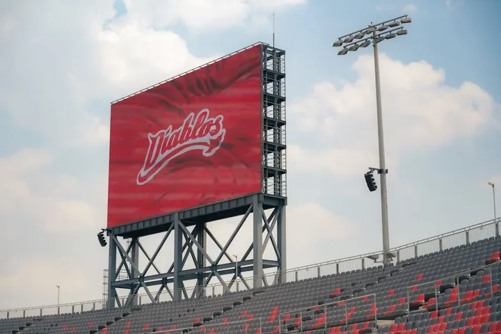 Druk wielkoformatowy UV – na czym polega i jakie daje możliwości