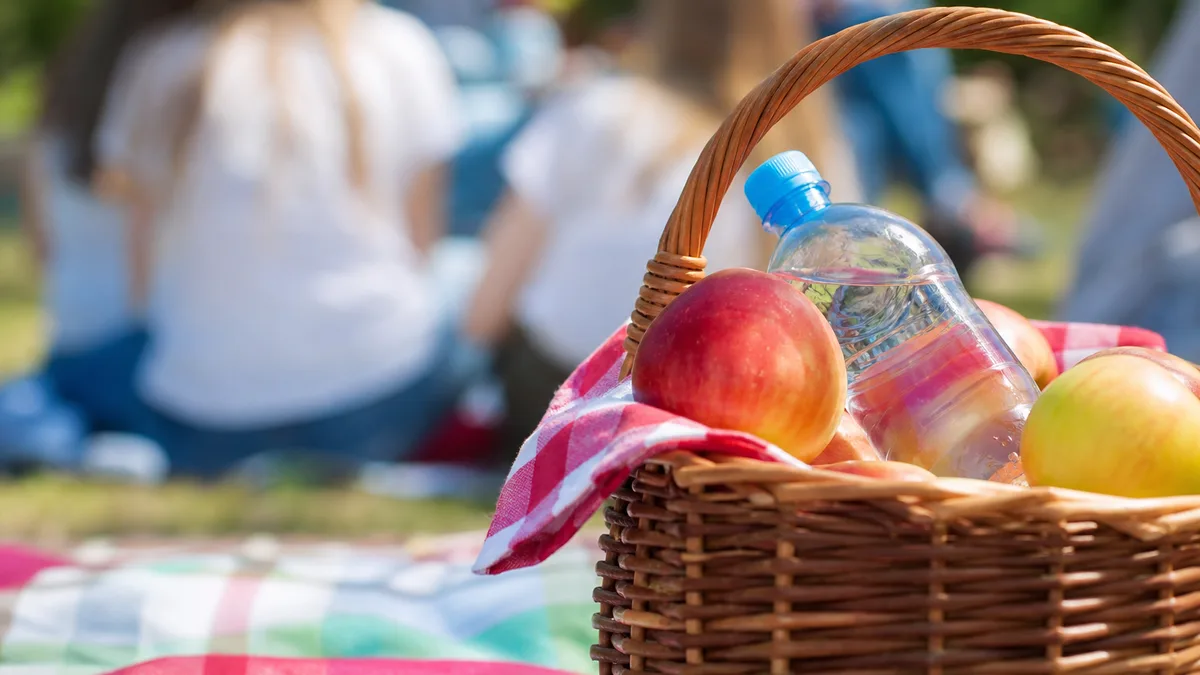 Około 80 pierwszoklasistów poznawało się na pikniku w bursie