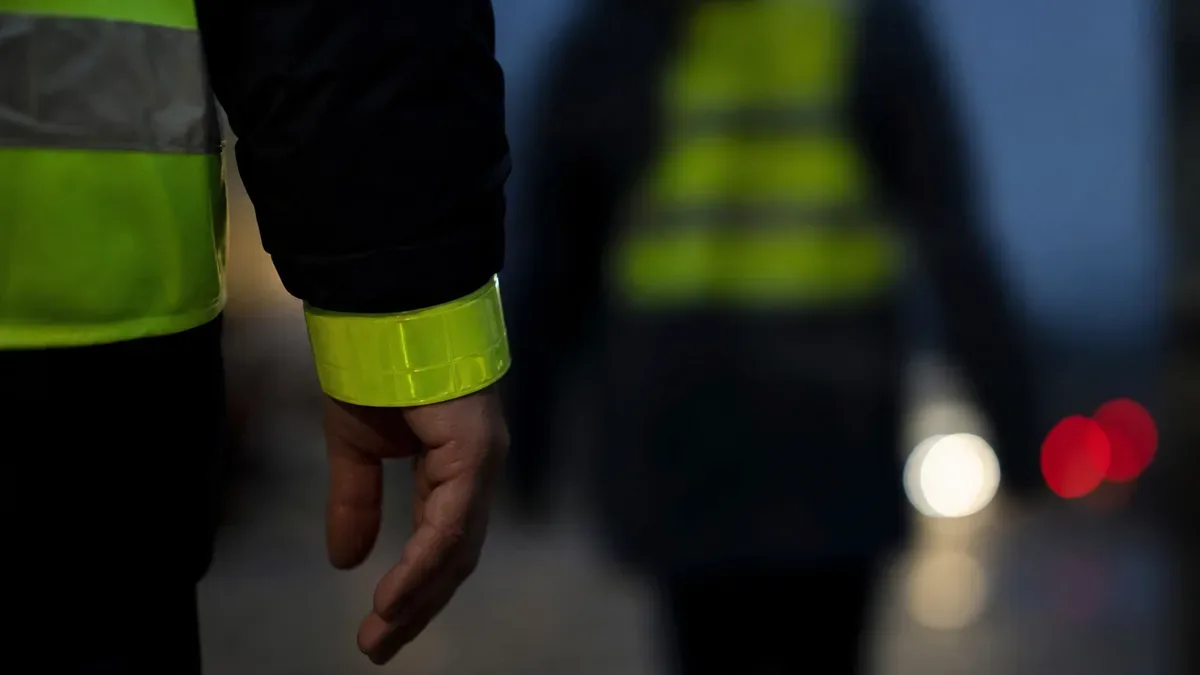 30 metrów kontra 150. Policja z Ełku przypomina o odblaskach