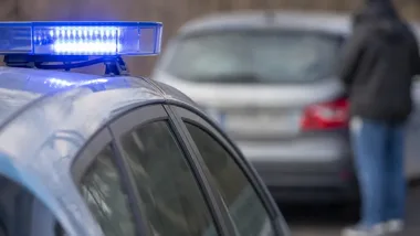 Kontrola drogowa w gminie Stare Juchy. 19-latek z marihuaną i zarzutem