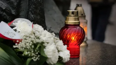 Kwiaty przy Pomniku Znaku Martyrologii. Gmina Ełk uczciła Sybiraków