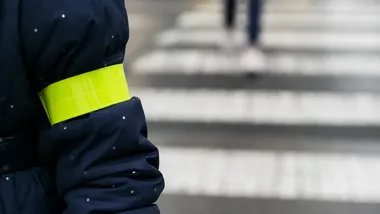 W Rękusach dzieci dostały odblaski. Policja mówiła o bezpieczeństwie