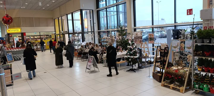 Grafika promocyjna wydarzenia Świąteczne warsztaty ceramiczne w Bi1 w Ełku — wstęp wolny