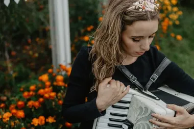 Grafika promocyjna wydarzenia Zuzanna zagra w Ełku — StryHówka (koncert na strychu)