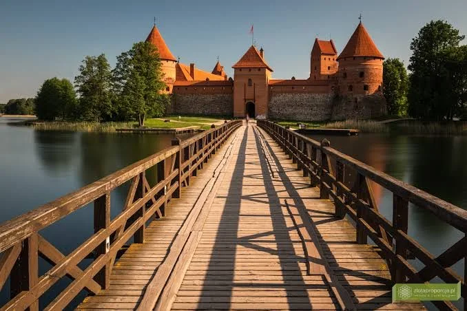 Grafika promocyjna wydarzenia Wilno i Troki – jednodniowy wyjazd na Litwę