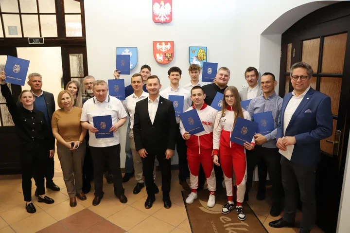 Piętnaście stypendiów dla ełckich sportowców i trenerów – wsparcie dla pięciu dyscyplin