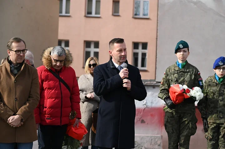 Ełczanie oddali hołd Żołnierzom Wyklętym – msza, kwiaty i bieg pamięci