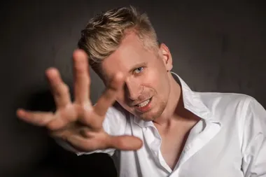 Artur Gotz przypomni piosenki Marka Grechuty w bibliotece – nowoczesne aranżacje