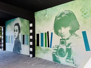 Mural przy bibliotece w Ełku oddaje hołd Zofii Nasierowskiej