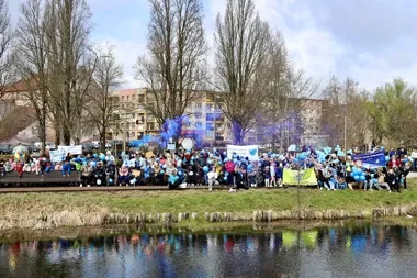 Ełk na niebiesko. Setki osób przeszły promenadą dla autyzmu