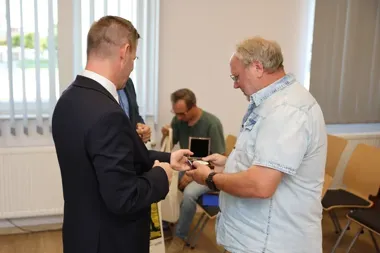 Internowanie, listy i podziemne znaczki. Ełckie pamiątki trafiły do muzeum