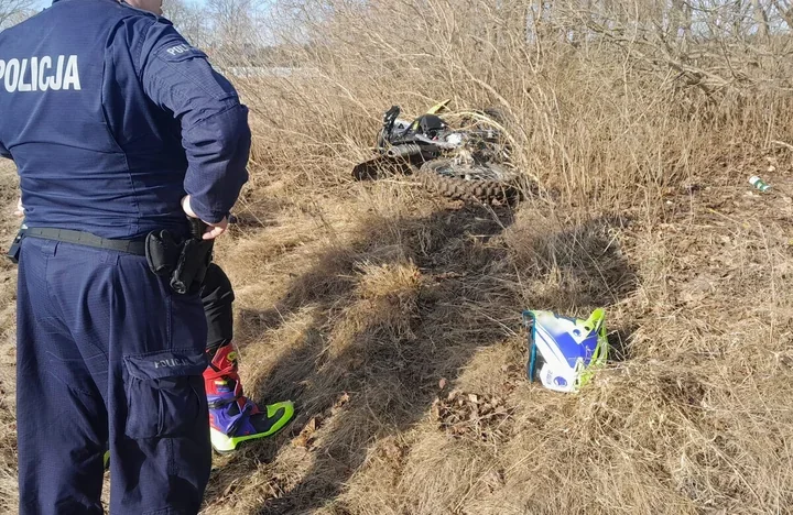 Uciekał motocyklem przed policją - skończył ukrywając się w krzakach