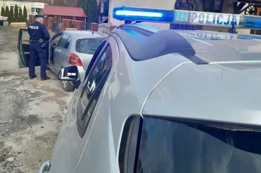 Jechał tak wolno, że dzielnicowi od razu sprawdzili trzeźwość