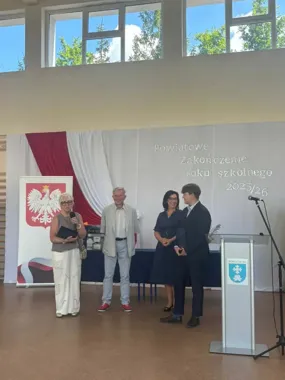 W Ełku rok szkolny zamknięto gratulacjami i trzema dodatkowymi nagrodami